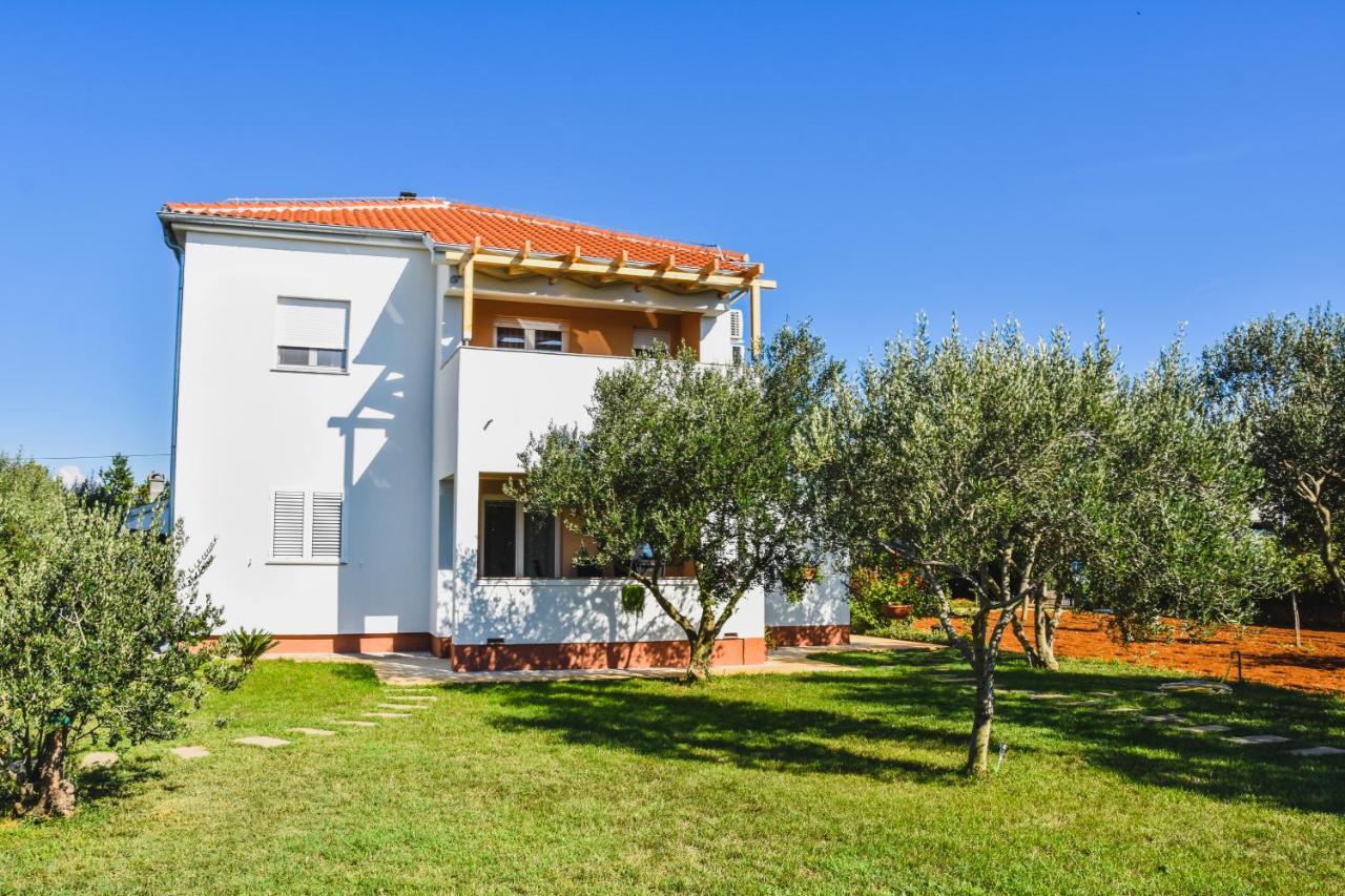 Apartment Mirela *